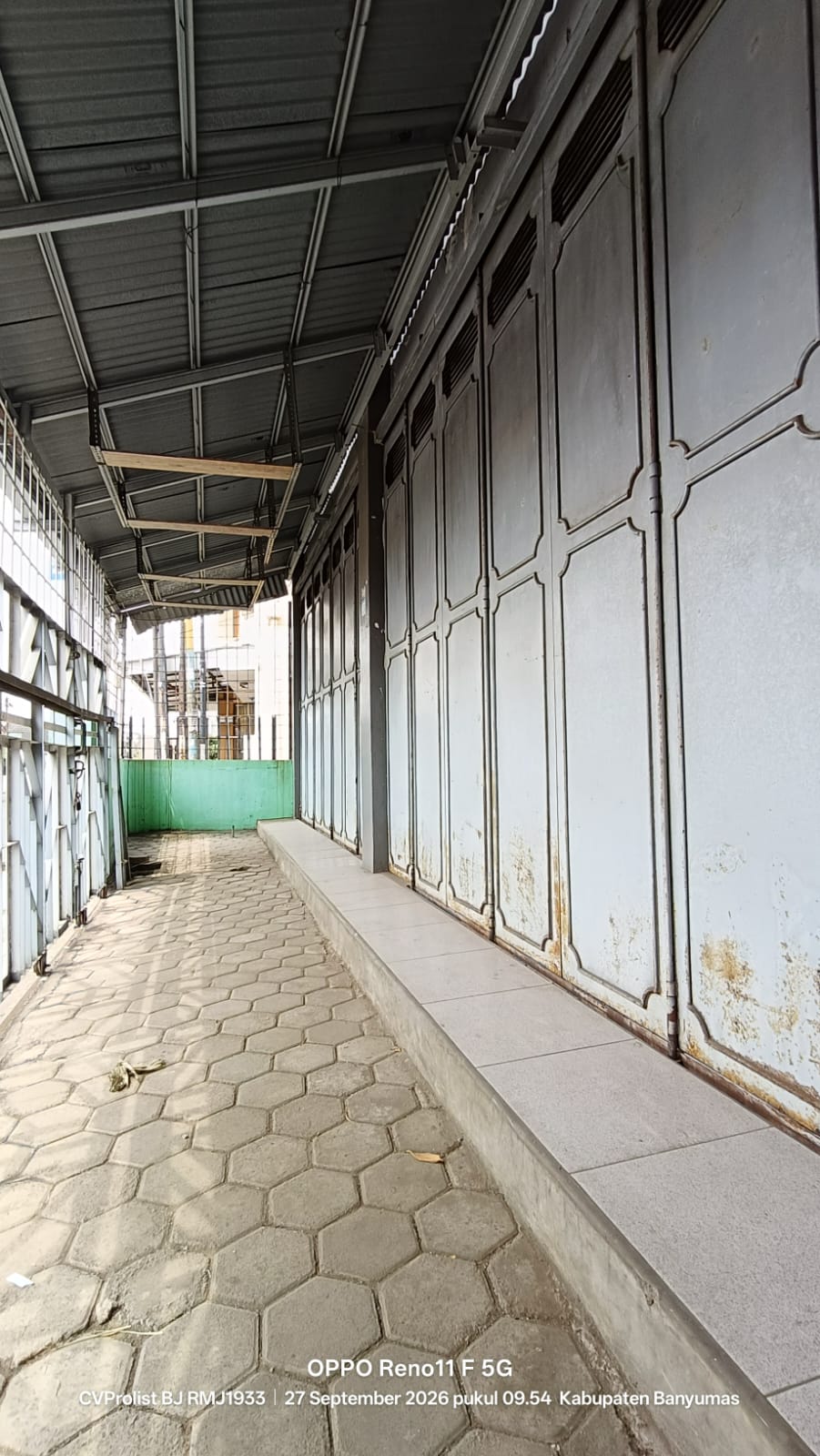  DIJUAL RUMAH HOOK 2 LANTAI, 2 MENIT KANTOR POS PURWOKERTO - Kali view 3