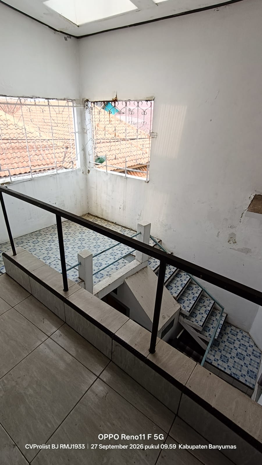 DIJUAL RUMAH HOOK 2 LANTAI, 2 MENIT KANTOR POS PURWOKERTO - Kali view 24