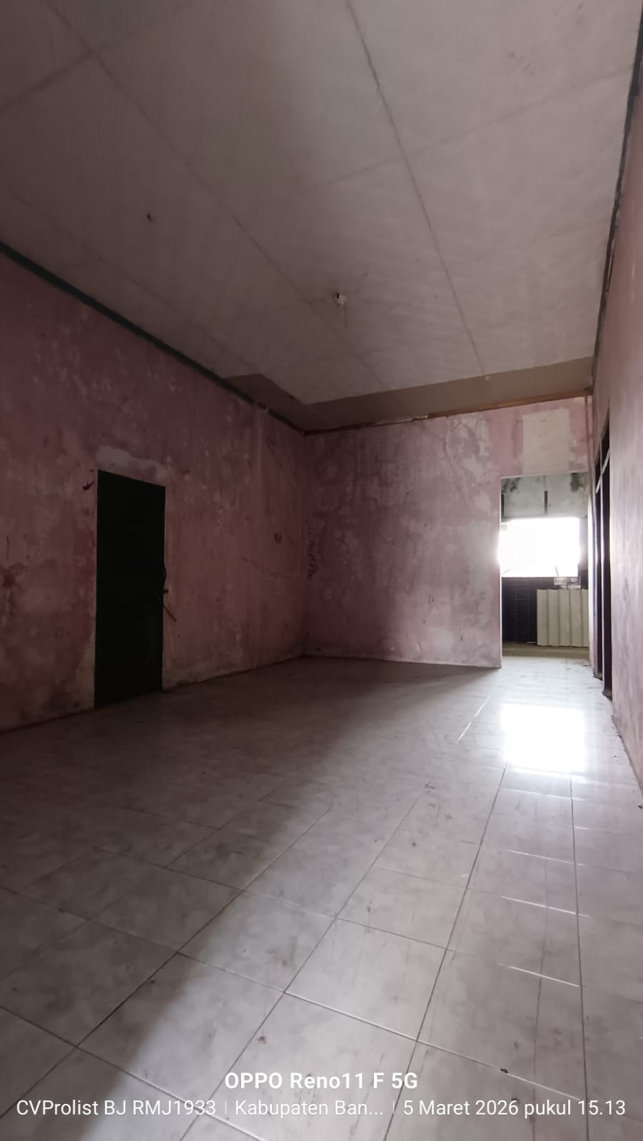 Disewakan Rumah Stategis Pinggir Jalan Karanglewas view 2