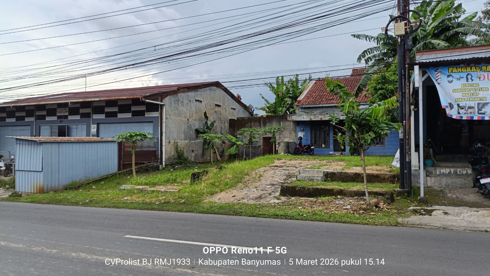 Disewakan Rumah Stategis Pinggir Jalan Karanglewas view 3