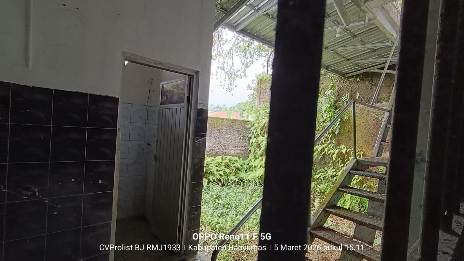Disewakan Rumah Stategis Pinggir Jalan Karanglewas view 10