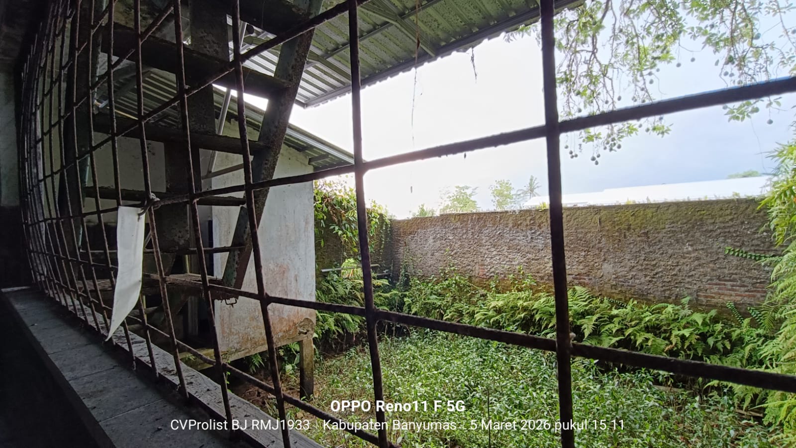Disewakan Rumah Stategis Pinggir Jalan Karanglewas view 11