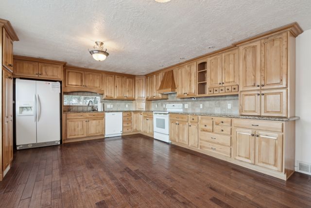 1091 E Center St, Bountiful_HDR004