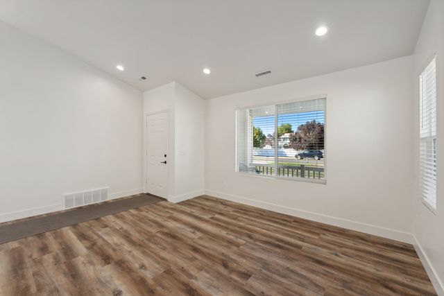 1346 N 2200 W_HDR003