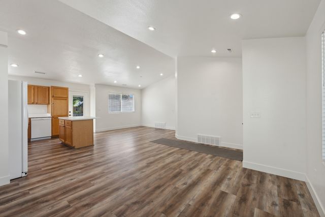 1346 N 2200 W_HDR004
