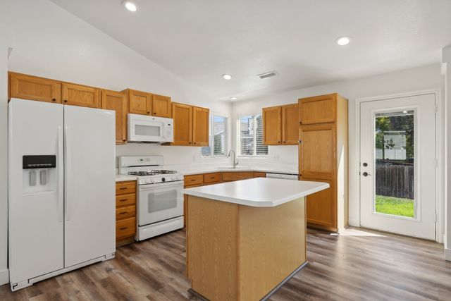1346 N 2200 W_HDR005