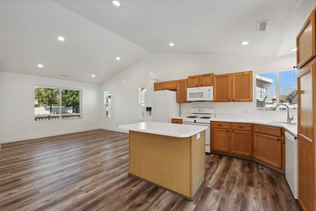 1346 N 2200 W_HDR007