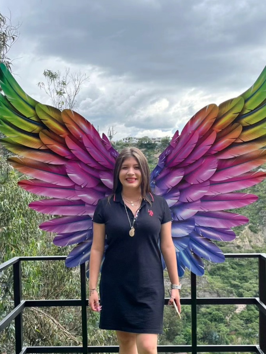 Sharon Isabella Tello Ríos, impulsadora de ventas en Quito
