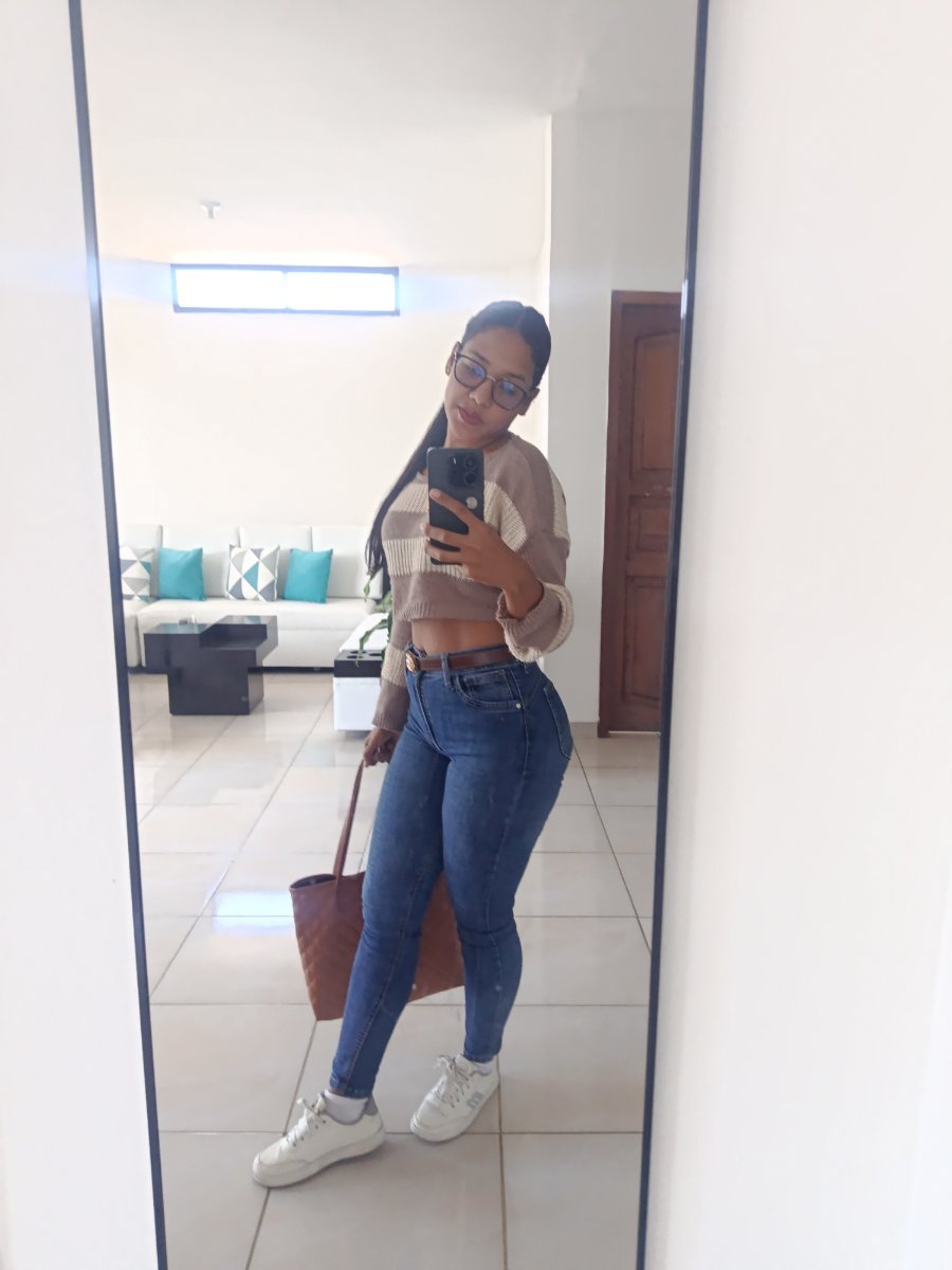 Aliani Catherine Veloz Sumoza, impulsadora de ventas en Manta