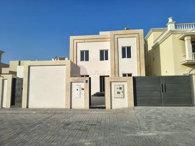 فيلا فاخرة جديدة في الوكير للايجار