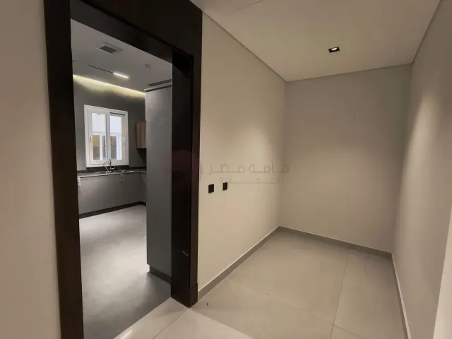 فيلا فاخرة جديدة في الوكير للايجار