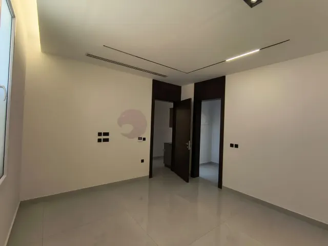 فيلا فاخرة جديدة في الوكير للايجار