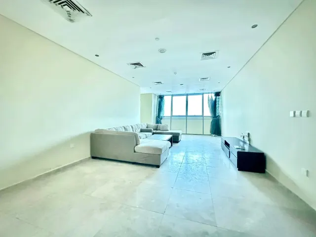 شقة واسعة بثلاث غرف نوم + غرفة للخادمة | تصميم كبير