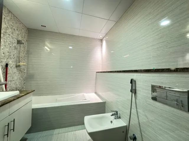 STYLISH MARINA LIVING – SPACIOUS 2BHK APT+BALCONY
