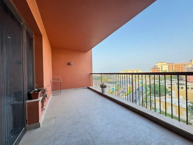 STYLISH MARINA LIVING – SPACIOUS 2BHK APT+BALCONY