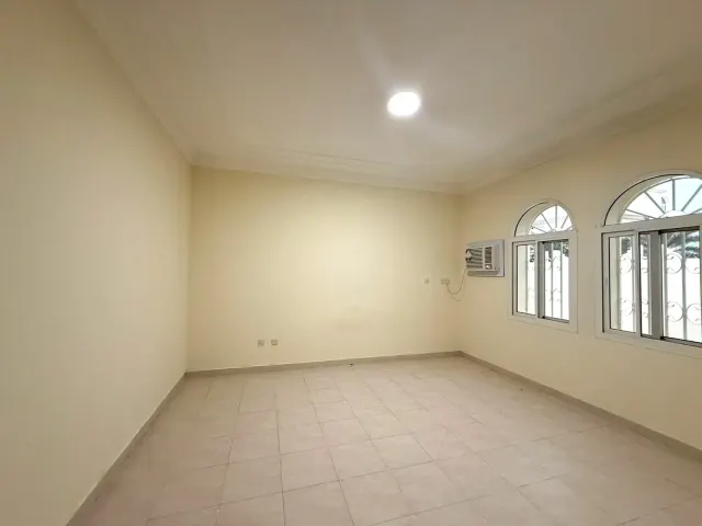 SPACIOUS 5BR CORNER VILLA | WEST BAY-ONAIZA