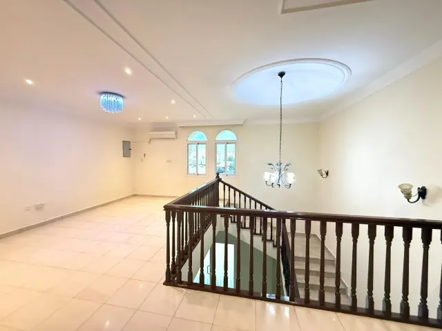 SPACIOUS 5BR CORNER VILLA | WEST BAY-ONAIZA