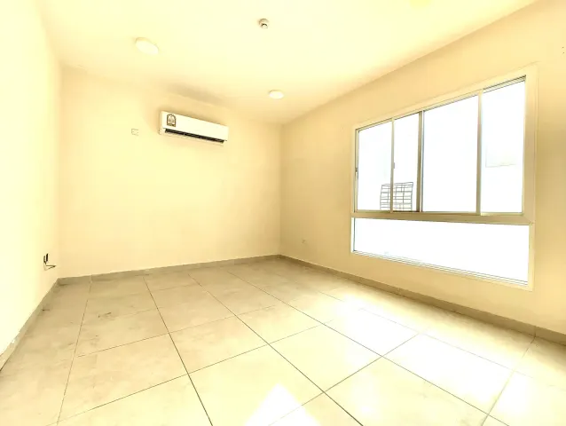 SPACIOUS UF 3BHK APARTMENT NEAR METRO
