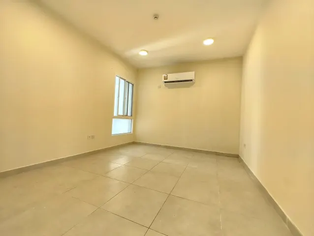 SPACIOUS UF 3BHK APARTMENT NEAR METRO