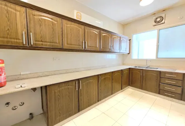 SPACIOUS UF 3BHK APARTMENT NEAR METRO