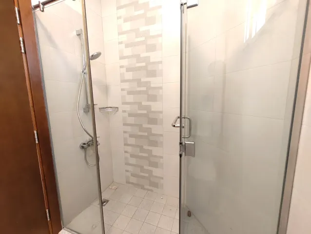 SPACIOUS UF 3BHK APARTMENT NEAR METRO - view 3