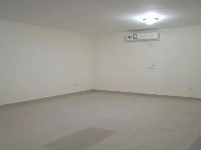 WELL MAINTAINED SPACIOUS UF 2BHK APARTMENT