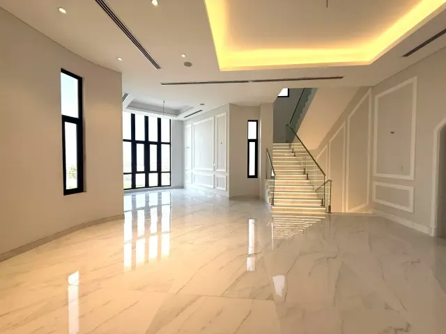 ULTRA-LUXURY CORNER 8BR VILLA WITH POOL & JACUZZI