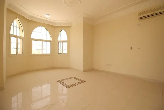 LARGE 10BR VILLA | PRIME LOCATION NEAR KATARA