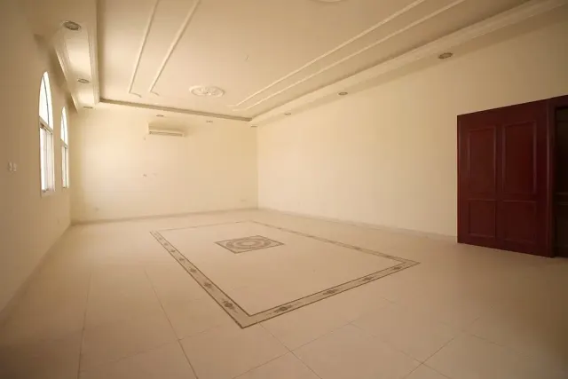 LARGE 10BR VILLA | PRIME LOCATION NEAR KATARA