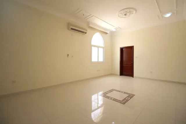 LARGE 10BR VILLA | PRIME LOCATION NEAR KATARA