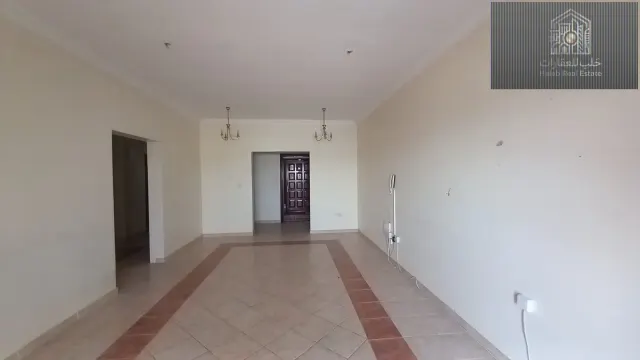 شقة غرفتين للإيجار في عين خالد مع بلكونة وتكييف سبليت