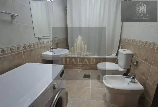 Spacious 2 Bedroom Fully Furnished Apartment in Al Khair Tower, Corniche - view 3