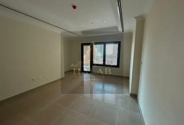SPACIOUS BEDROOM + OFFICE APARTMENT