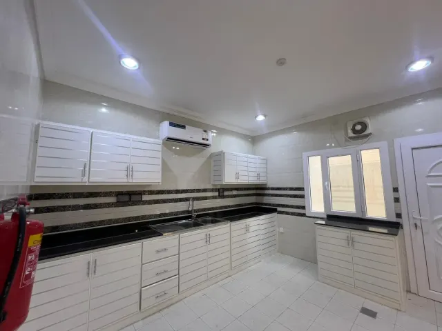 Spacious 5-Bedroom UF Villa for Rent in Muraikh
