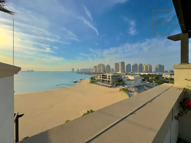 Modern Studio in The Pearl | Beachfront Living