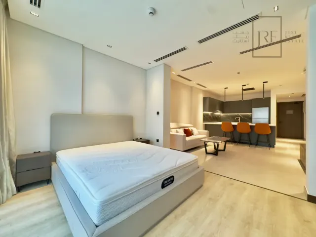 Spacious Studio in The Pearl | Beachfront Living