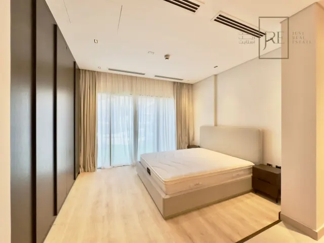 Spacious Studio in The Pearl | Beachfront Living