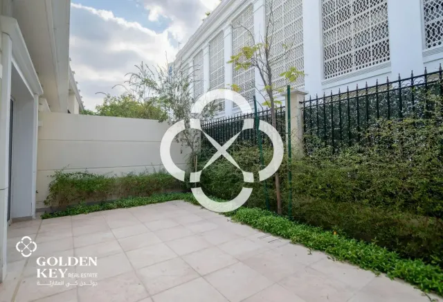 NO COMMISSION | SPACIOUS LAYOUT | VILLA 5BR