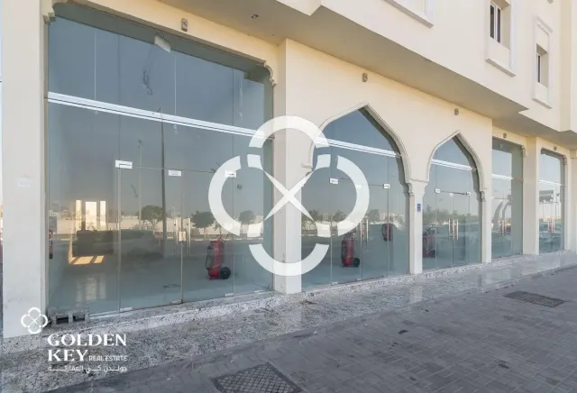 Open-Plan Retail Shop located in Markhiya