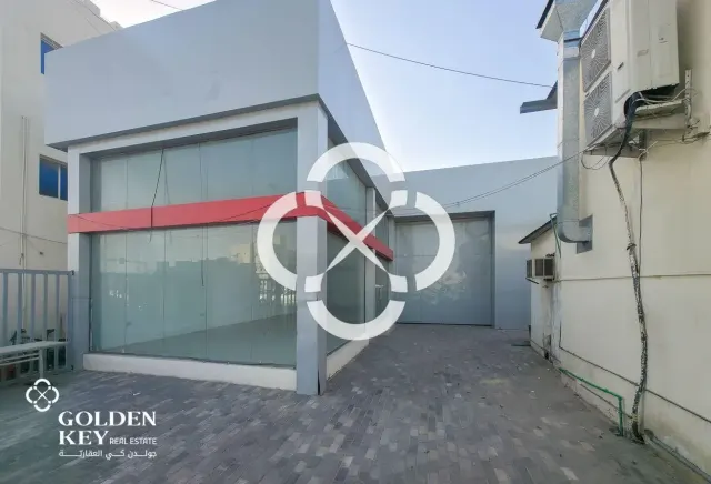 Well-Designed Workshop Space with Modern Offices