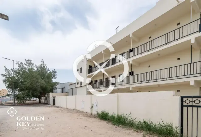 General Warehouse with 15 Rooms | Industrial Area