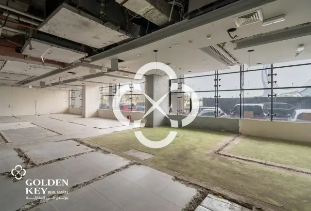 Prime Showroom ꟷ High Visibility | Lusail Marina