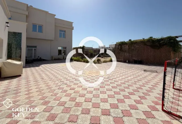 Villa w/ Private Pool 6 BR and Garden in Al Ruwais