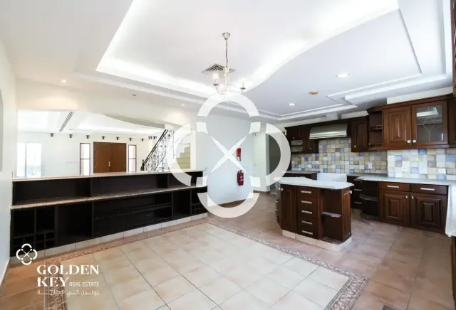 Semi-Furnished | 4BR Villa Open | Spacious Layout
