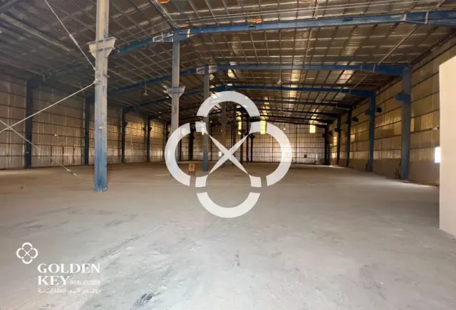 Workshop 4,700 SQM in Birkat Al Awamer ꟷ Main Road