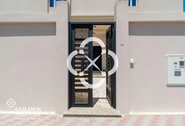 فيلا جديدة كلياً 7 غرف نوم + خادمة للإيجار في المطار القديم