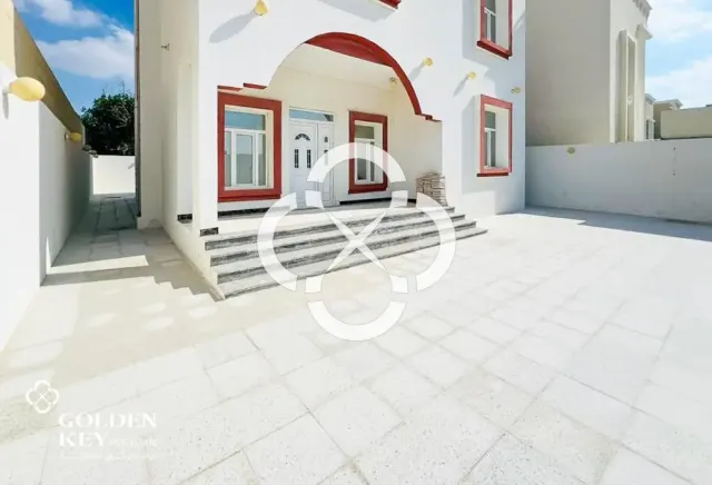 Spacious 4BR Villa with Penthouse | Unfurnished