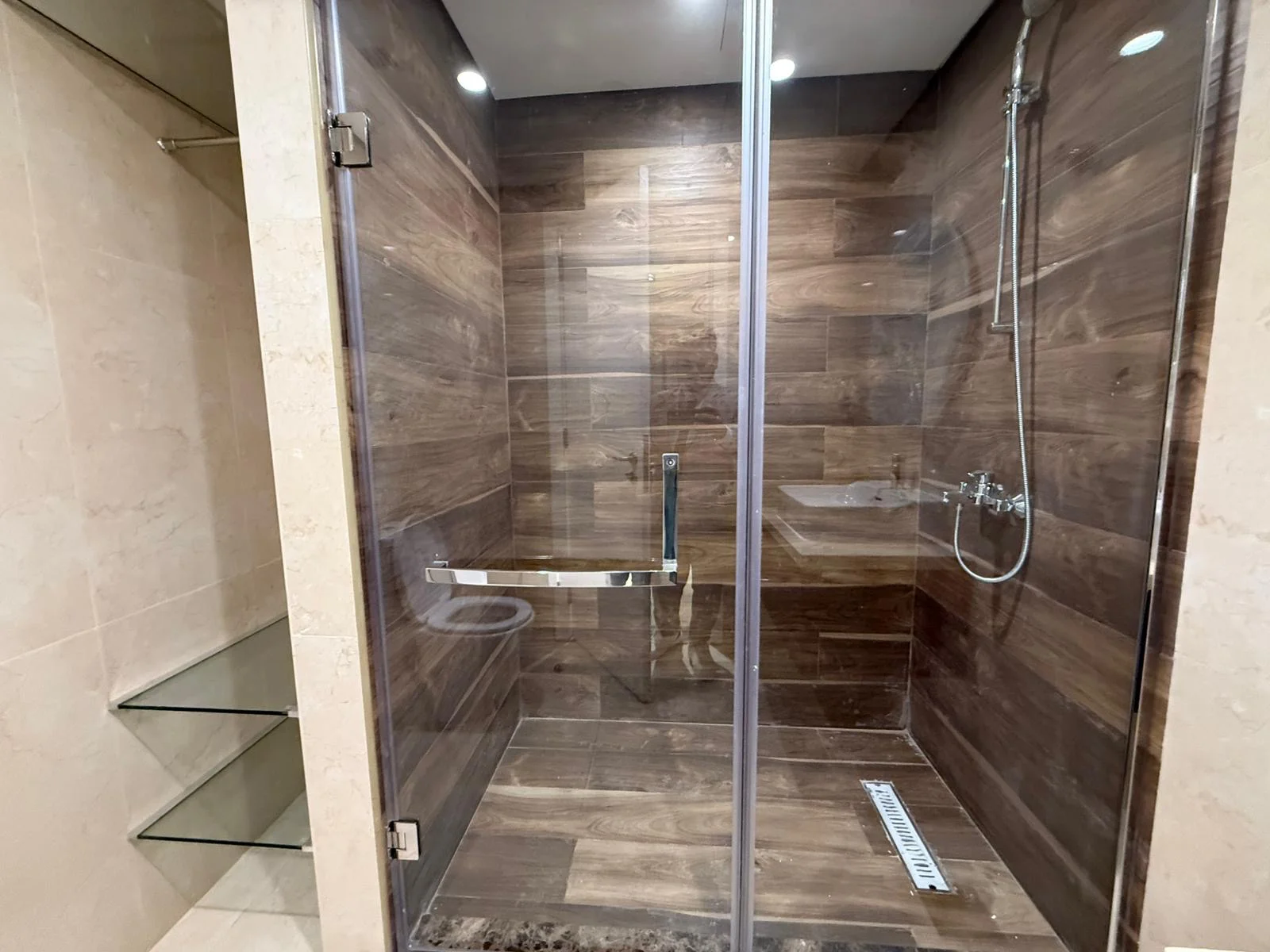 BRAND NEW 1BEDROOM LUXURY FURNITURE WITH BALCONY