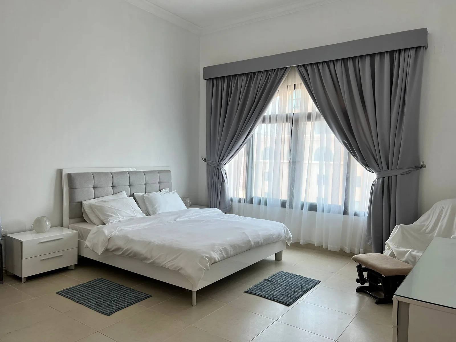ELEGANT 1 BEDROOM FULLY FURNISHED WITH BALCONY