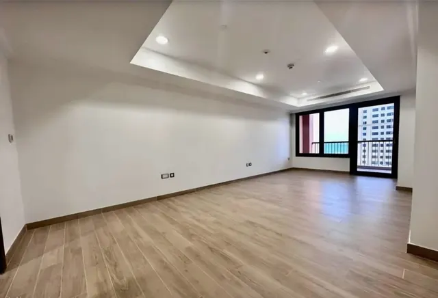 Semi-Furnished 2-bedroom apartment in Porto Arabia